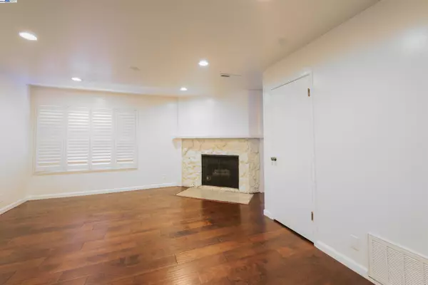 Alameda, CA 94501,1233 Broadway D