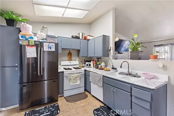 Adelanto, CA 92301,10730 Villa ST