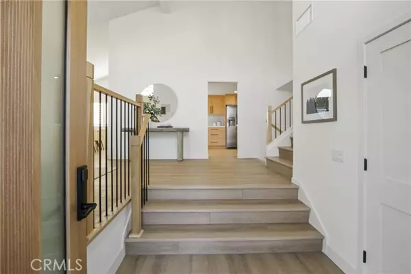 Huntington Beach, CA 92647,15551 Sunburst LN