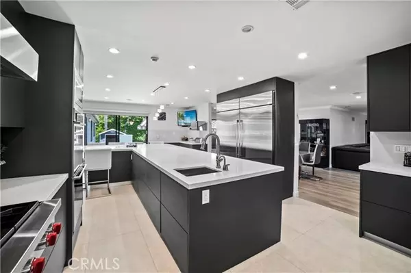 Tarzana, CA 91356,19405 Collier ST
