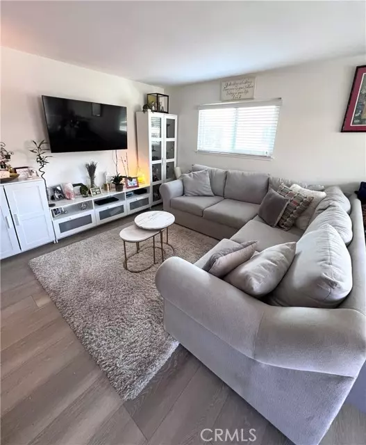 Azusa, CA 91702,989 W Sierra Madre AVE 4