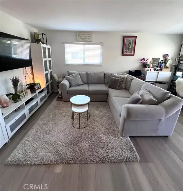Azusa, CA 91702,989 W Sierra Madre AVE 4