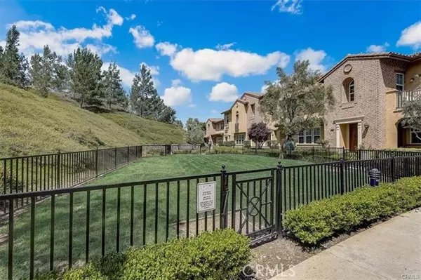 Valencia, CA 91354,28561 Herrera ST