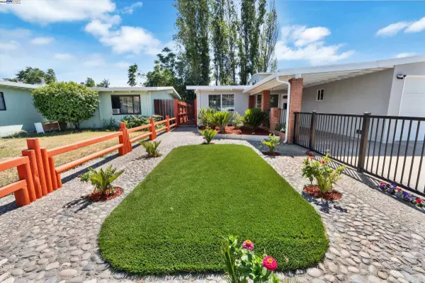 Hayward, CA 94544,28315 Rochelle Ave