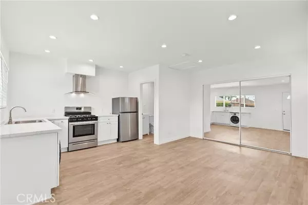 Van Nuys, CA 91406,8112 Amestoy AVE