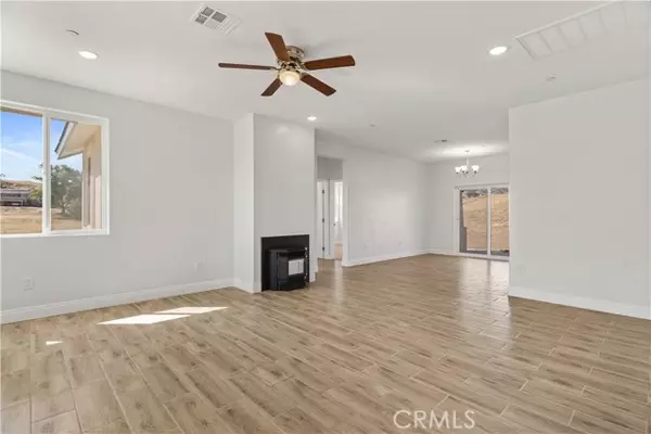 Tehachapi, CA 93561,20381 Pinon Canyon RD