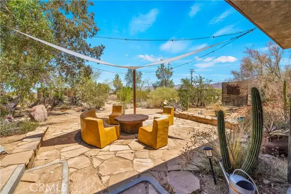 Joshua Tree, CA 92252,4851 Avenida La Flora Desierta