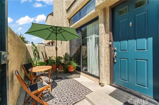 Burbank, CA 91506,984 W Riverside DR 7