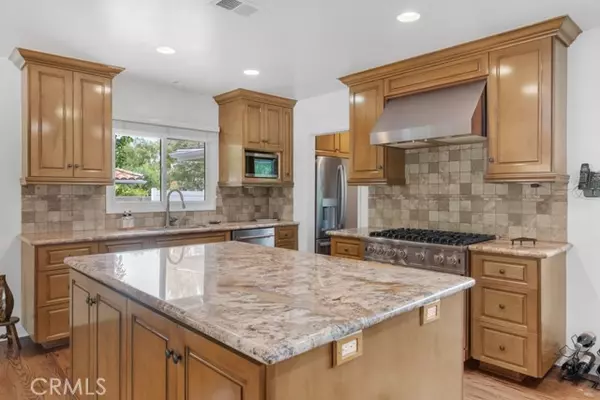 Woodland Hills, CA 91364,19832 Redwing ST