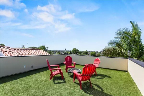 Huntington Beach, CA 92649,5402 Meadow CIR