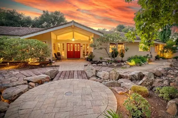 1285 Hidden Oaks Trl, Vista, CA 92084