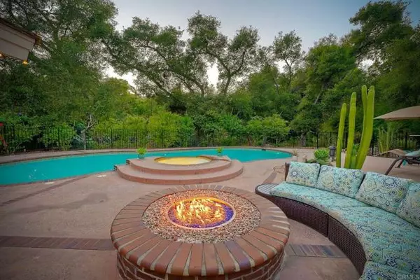 Vista, CA 92084,1285 Hidden Oaks Trl