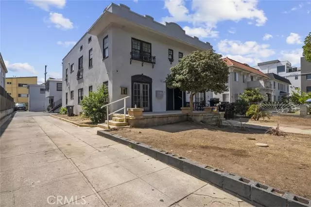 Los Angeles, CA 90004,525 N Kenmore AVE