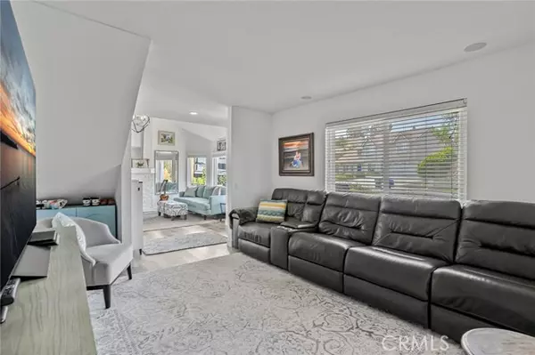 Oceanside, CA 92056,1324 Darwin DR