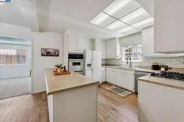 Fremont, CA 94536,35210 Santiago St
