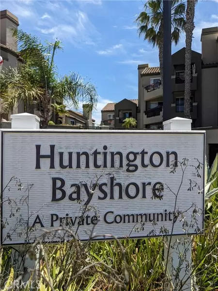420 Lake ST 106, Huntington Beach, CA 92648
