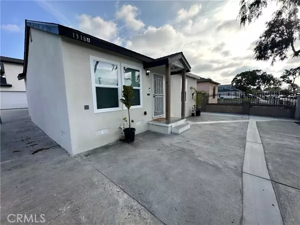 Compton, CA 90222,1318 W 131st ST
