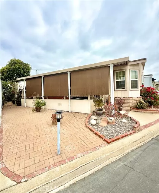 Los Alamitos, CA 90720,10681 Oak ST 85