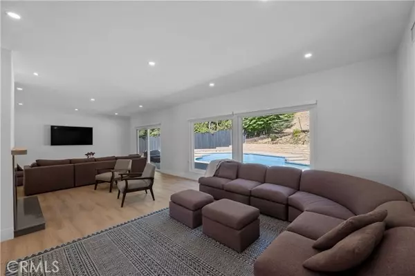 Calabasas, CA 91302,4240 Kingfisher RD