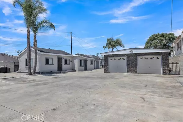 11609 208th ST, Lakewood, CA 90715