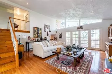 Los Angeles, CA 90068,3540 N Knoll DR