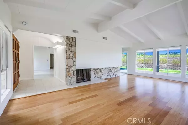 Santa Ana, CA 92705,13902 Gimbert LN