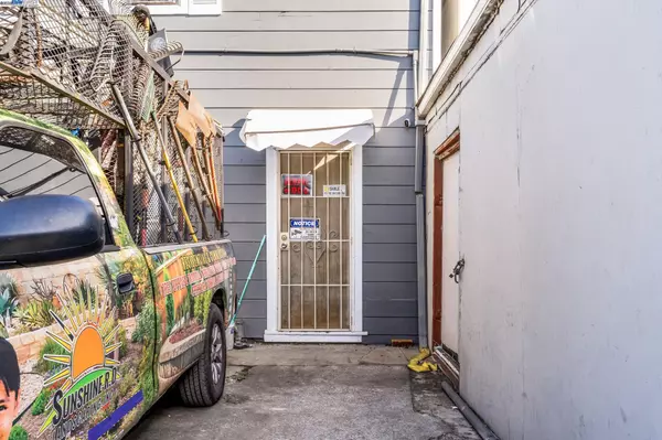 Oakland, CA 94601,812 Lisbon