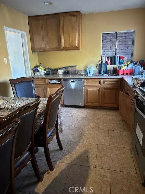 Lake Elsinore, CA 92530,305 Line ST