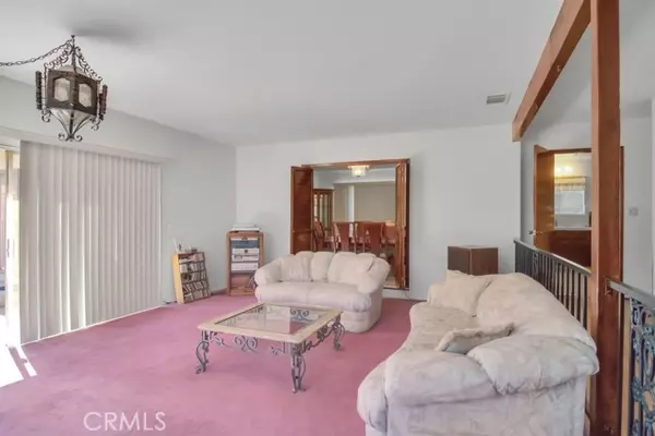 Downey, CA 90240,8346 Birchcrest RD