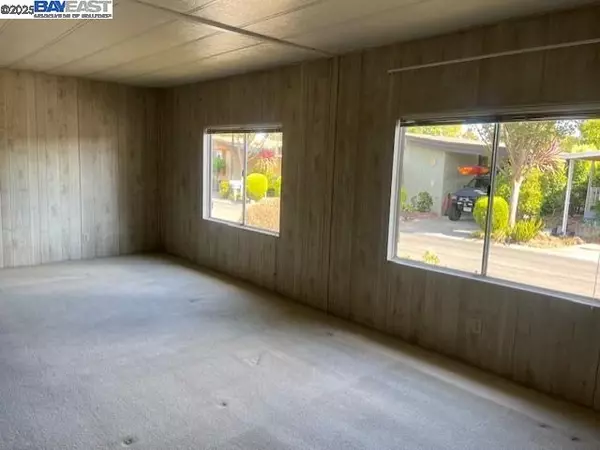 Hayward, CA 94544,935 Fall River DR
