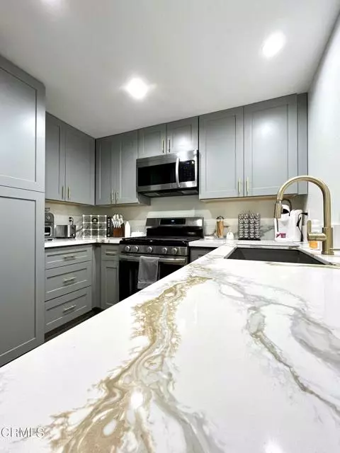 Thousand Oaks, CA 91362,1342 E Hillcrest DR 20