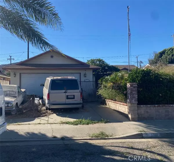 627 Center LN, Santa Paula, CA 93060