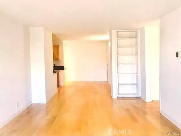 Santa Monica, CA 90403,1033 3rd ST 210