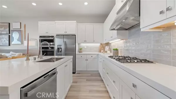 Valencia, CA 91381,27212 Diamond Peak LN 202