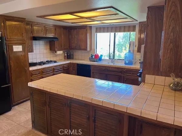 Vista, CA 92083,217 Hawthorne CIR