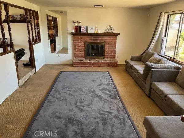 Vista, CA 92083,217 Hawthorne CIR