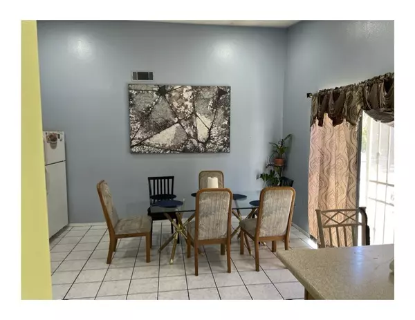 Fontana, CA 92335,17053 Pinedale CT