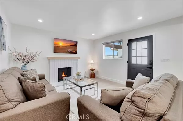 Huntington Beach, CA 92647,6532 Rome CIR