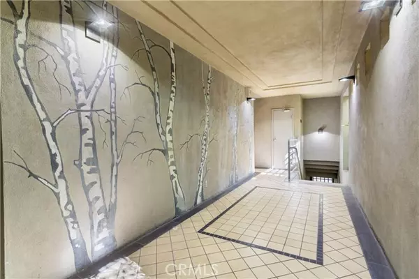 Los Angeles, CA 90025,1421 Greenfield AVE