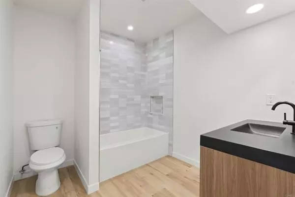 San Diego, CA 92113,4406 Delta ST 15