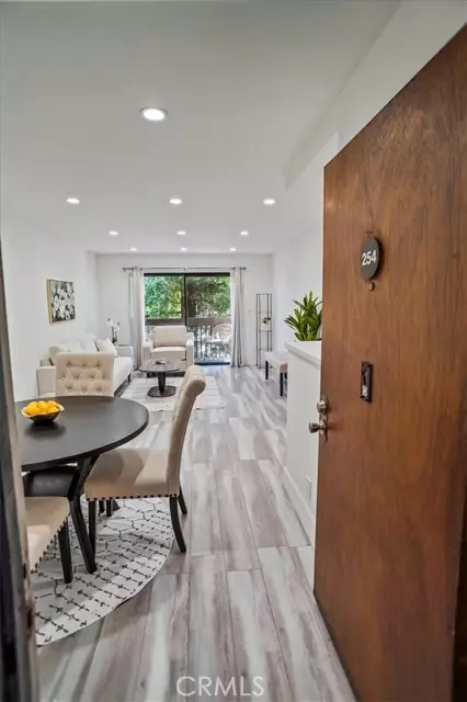 Woodland Hills, CA 91367,22100 Burbank BLD 254F