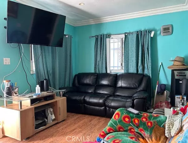 Compton, CA 90222,2215 E 124 ST