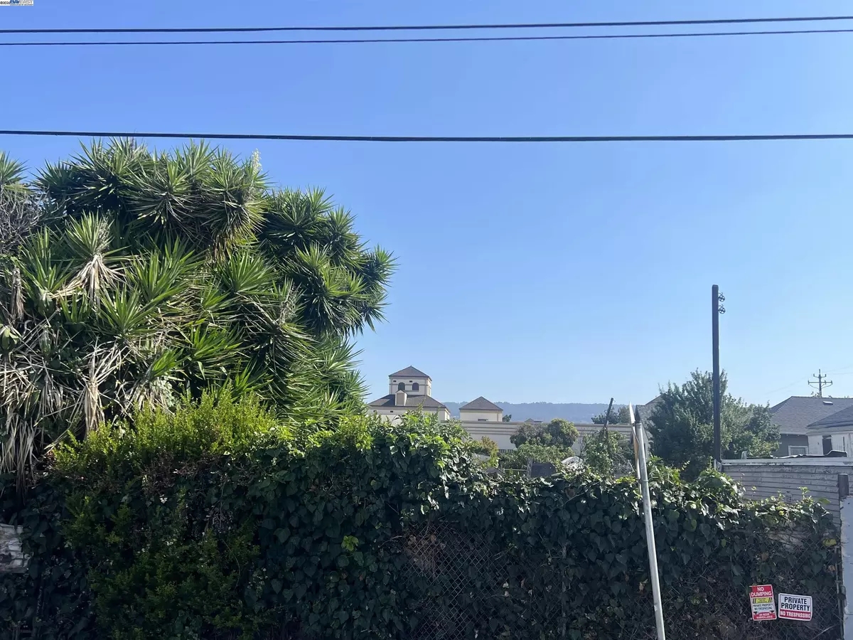 Oakland, CA 94601,4016 E 12th St.