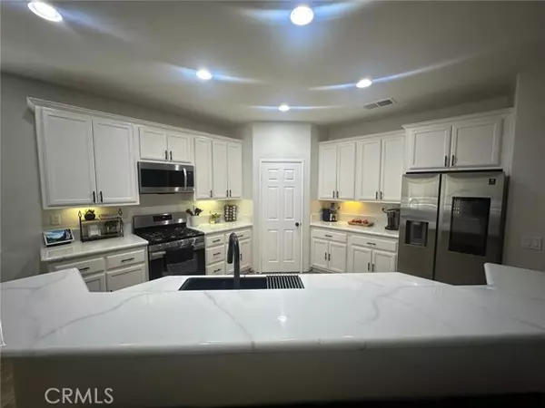 Adelanto, CA 92301,11843 Broad Oak CT