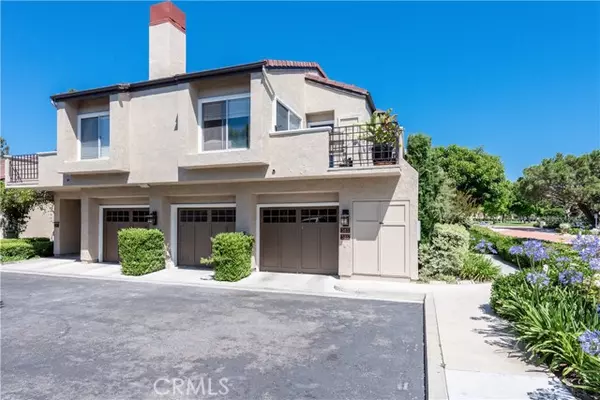 385 Stanford CT 4, Irvine, CA 92612