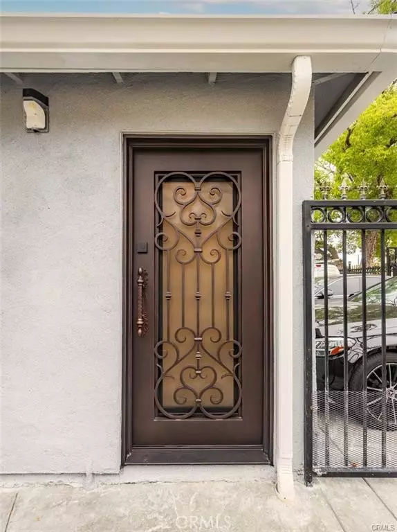 Tarzana, CA 91356,18841 Collins ST