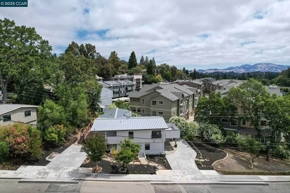 Lafayette, CA 94549,946 Risa RD