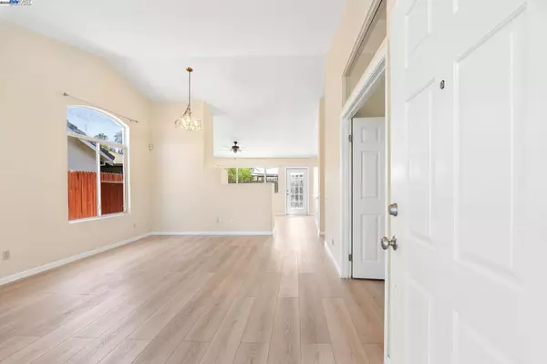 Sacramento, CA 95823,5600 Dutton WAY