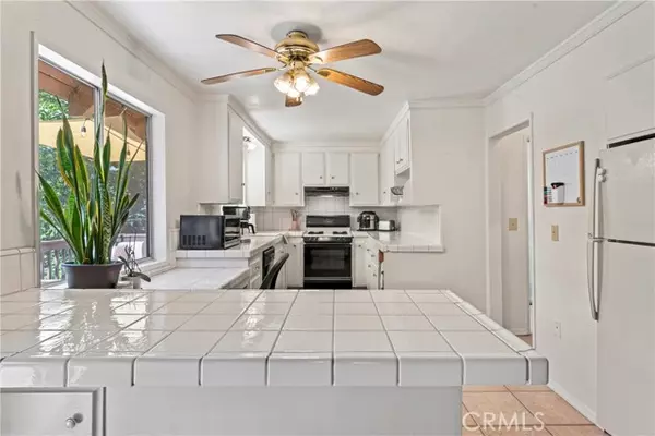 Lake Arrowhead, CA 92326,27481 Meadow DR
