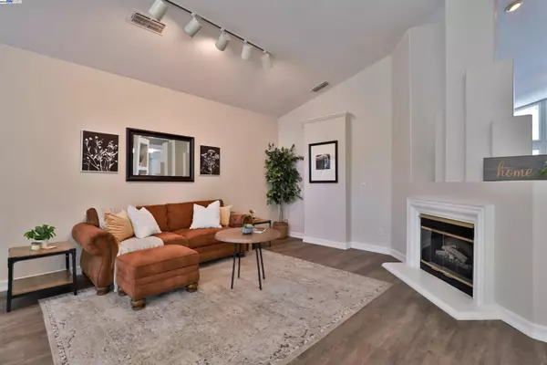 Carmic, CA 95608,6113 Fountaindale WAY